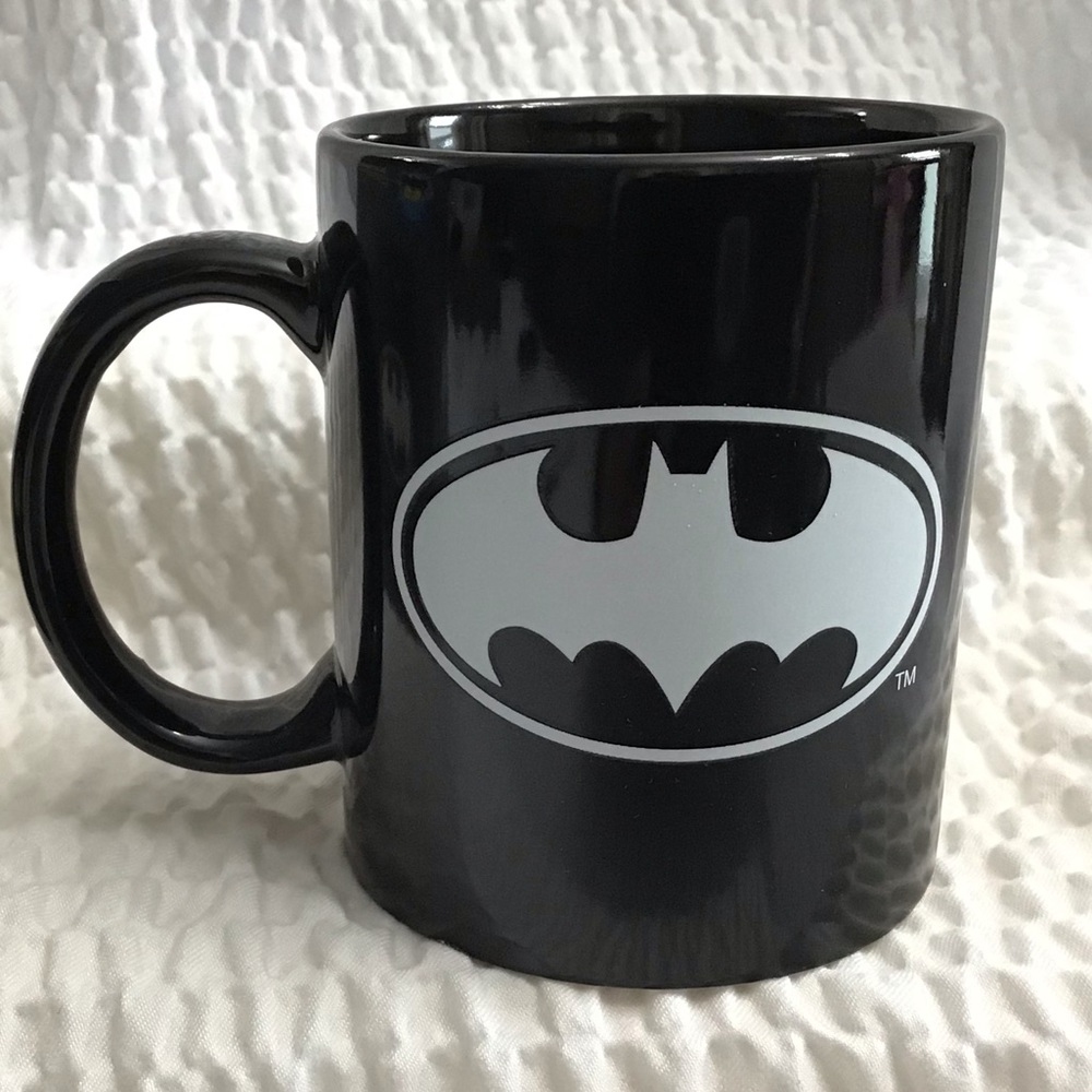 DC Comics Batman Glow In The Dark Logo Mug - Picture 9 of 11